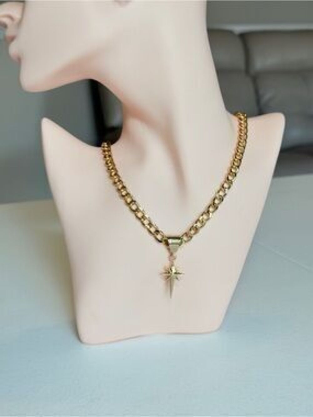 Elegant Gold Star Pendant Necklace